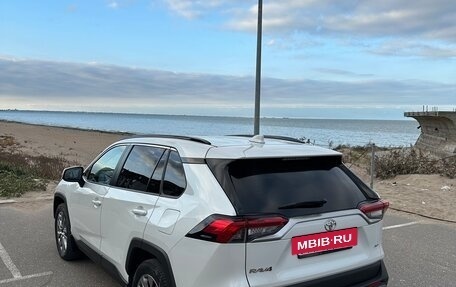 Toyota RAV4, 2021 год, 4 300 000 рублей, 9 фотография