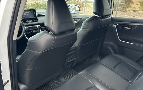 Toyota RAV4, 2021 год, 4 300 000 рублей, 17 фотография