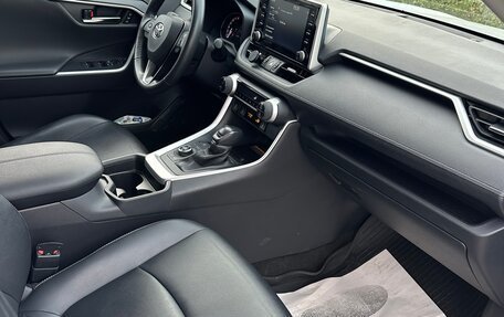 Toyota RAV4, 2021 год, 4 300 000 рублей, 21 фотография