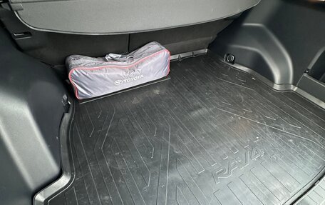 Toyota RAV4, 2021 год, 4 300 000 рублей, 19 фотография