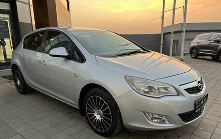 Opel Astra J, 2011 год, 730 000 рублей, 3 фотография
