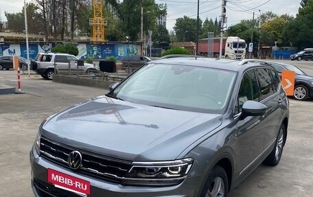 Volkswagen Tiguan II, 2019 год, 2 550 000 рублей, 2 фотография
