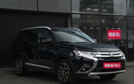 Mitsubishi Outlander III рестайлинг 3, 2018 год, 1 945 000 рублей, 3 фотография