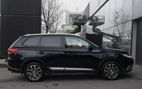 Mitsubishi Outlander III рестайлинг 3, 2018 год, 1 945 000 рублей, 4 фотография