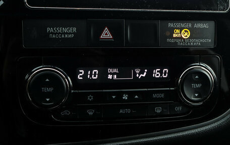 Mitsubishi Outlander III рестайлинг 3, 2018 год, 1 945 000 рублей, 14 фотография