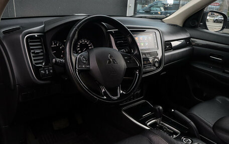 Mitsubishi Outlander III рестайлинг 3, 2018 год, 1 945 000 рублей, 11 фотография