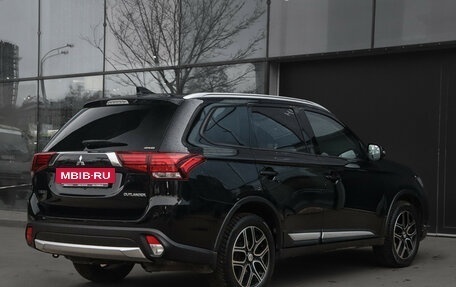 Mitsubishi Outlander III рестайлинг 3, 2018 год, 1 945 000 рублей, 5 фотография