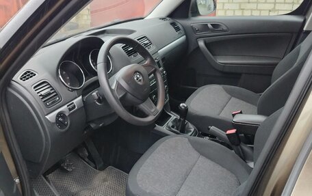 Skoda Yeti I рестайлинг, 2014 год, 1 100 000 рублей, 25 фотография