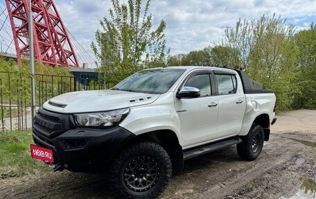 Toyota Hilux VIII, 2022 год, 7 500 000 рублей, 2 фотография