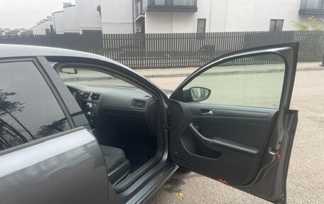 Volkswagen Jetta VI, 2013 год, 1 300 000 рублей, 8 фотография