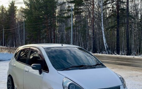 Honda Fit III, 2001 год, 450 000 рублей, 2 фотография