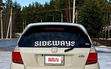 Honda Fit III, 2001 год, 450 000 рублей, 4 фотография