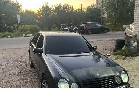 Mercedes-Benz E-Класс, 2001 год, 350 000 рублей, 2 фотография