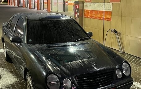 Mercedes-Benz E-Класс, 2001 год, 350 000 рублей, 4 фотография