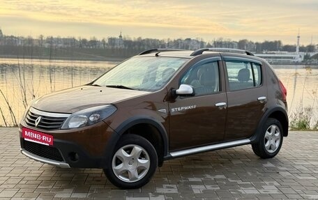 Renault Sandero I, 2014 год, 749 000 рублей, 2 фотография