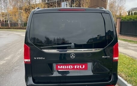 Mercedes-Benz V-Класс, 2017 год, 4 300 000 рублей, 6 фотография