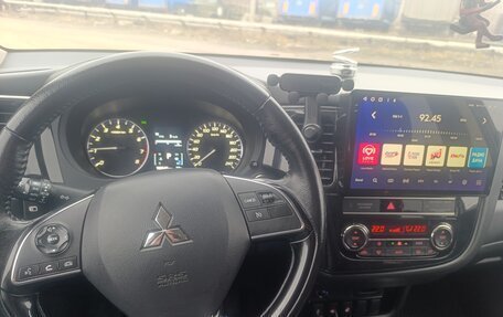 Mitsubishi Outlander III рестайлинг 3, 2020 год, 2 200 000 рублей, 7 фотография