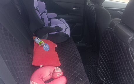 Mitsubishi Outlander III рестайлинг 3, 2020 год, 2 200 000 рублей, 11 фотография