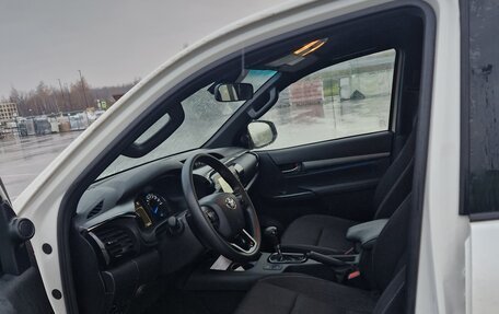 Toyota Hilux VIII, 2022 год, 2 500 000 рублей, 5 фотография