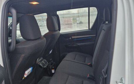 Toyota Hilux VIII, 2022 год, 2 500 000 рублей, 6 фотография