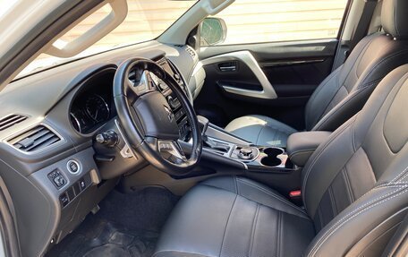 Mitsubishi Pajero Sport III рестайлинг, 2019 год, 2 900 000 рублей, 5 фотография