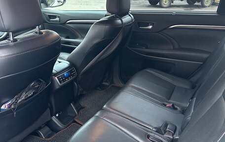 Toyota Highlander III, 2014 год, 2 800 000 рублей, 7 фотография