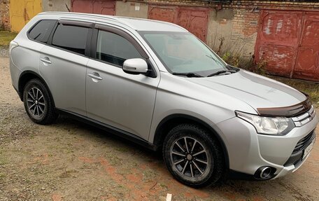 Mitsubishi Outlander III рестайлинг 3, 2014 год, 1 400 000 рублей, 2 фотография