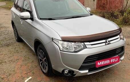 Mitsubishi Outlander III рестайлинг 3, 2014 год, 1 400 000 рублей, 3 фотография