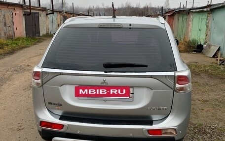 Mitsubishi Outlander III рестайлинг 3, 2014 год, 1 400 000 рублей, 5 фотография