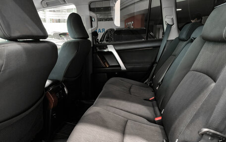 Toyota Land Cruiser Prado 150 рестайлинг 2, 2016 год, 3 680 000 рублей, 12 фотография