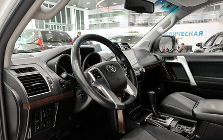 Toyota Land Cruiser Prado 150 рестайлинг 2, 2016 год, 3 680 000 рублей, 16 фотография