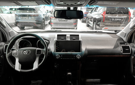 Toyota Land Cruiser Prado 150 рестайлинг 2, 2016 год, 3 680 000 рублей, 14 фотография