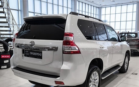 Toyota Land Cruiser Prado 150 рестайлинг 2, 2016 год, 3 680 000 рублей, 5 фотография