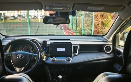 Toyota RAV4, 2013 год, 2 000 000 рублей, 21 фотография