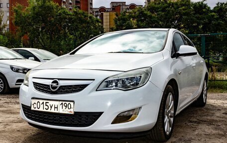 Opel Astra J, 2011 год, 561 500 рублей, 1 фотография