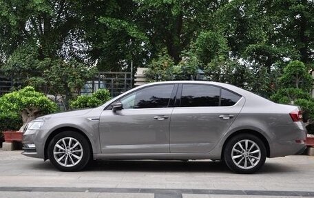 Skoda Octavia, 2021 год, 1 800 000 рублей, 5 фотография