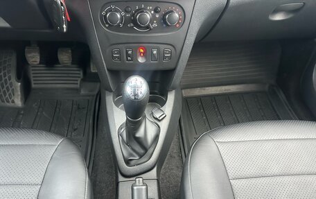 Renault Logan II, 2019 год, 925 000 рублей, 13 фотография