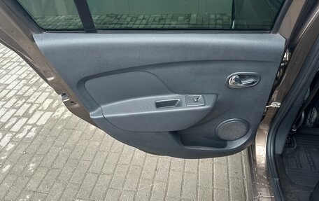 Renault Logan II, 2019 год, 925 000 рублей, 19 фотография