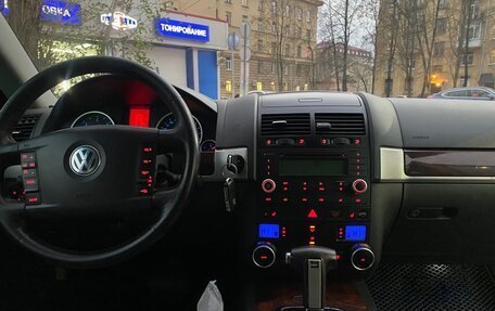 Volkswagen Touareg III, 2007 год, 750 000 рублей, 17 фотография