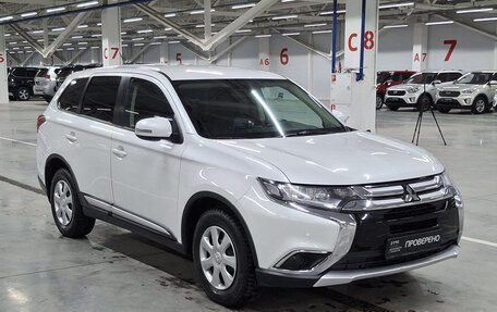 Mitsubishi Outlander III рестайлинг 3, 2016 год, 1 850 000 рублей, 3 фотография