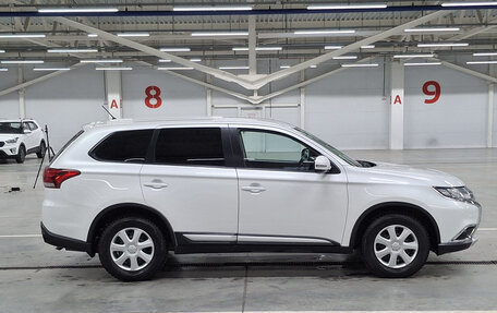 Mitsubishi Outlander III рестайлинг 3, 2016 год, 1 850 000 рублей, 4 фотография