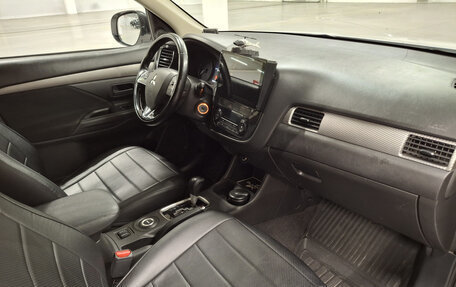 Mitsubishi Outlander III рестайлинг 3, 2016 год, 1 850 000 рублей, 11 фотография