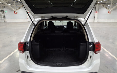 Mitsubishi Outlander III рестайлинг 3, 2016 год, 1 850 000 рублей, 10 фотография