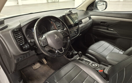 Mitsubishi Outlander III рестайлинг 3, 2016 год, 1 850 000 рублей, 16 фотография