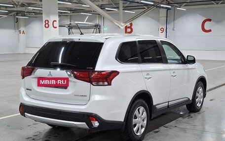 Mitsubishi Outlander III рестайлинг 3, 2016 год, 1 850 000 рублей, 5 фотография