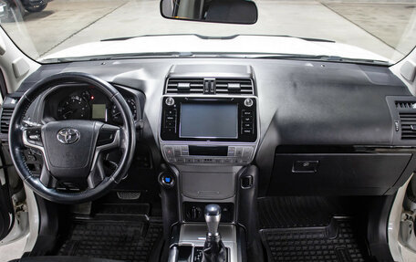 Toyota Land Cruiser Prado 150 рестайлинг 2, 2017 год, 4 250 000 рублей, 3 фотография