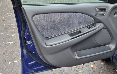 Toyota Avensis III рестайлинг, 2000 год, 290 000 рублей, 25 фотография