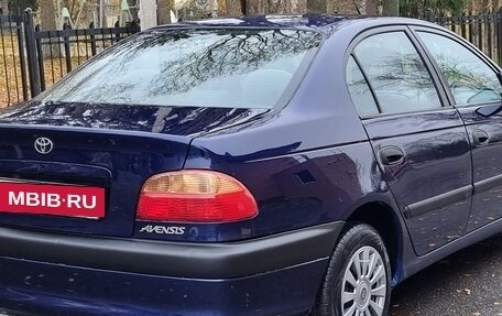 Toyota Avensis III рестайлинг, 2000 год, 290 000 рублей, 21 фотография