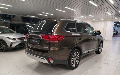 Mitsubishi Outlander III рестайлинг 3, 2019 год, 1 833 000 рублей, 2 фотография
