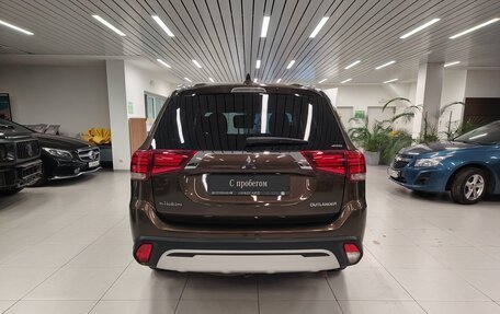 Mitsubishi Outlander III рестайлинг 3, 2019 год, 1 833 000 рублей, 4 фотография